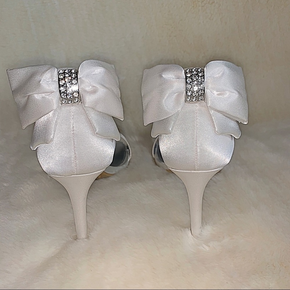 NWT! White Special Occasion Rhinestone Heel